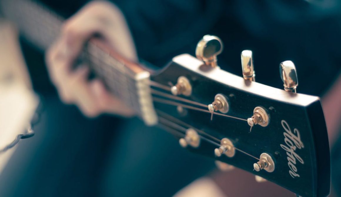guitar-756322_1920-1
