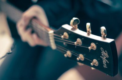 guitar-756322_1920-1