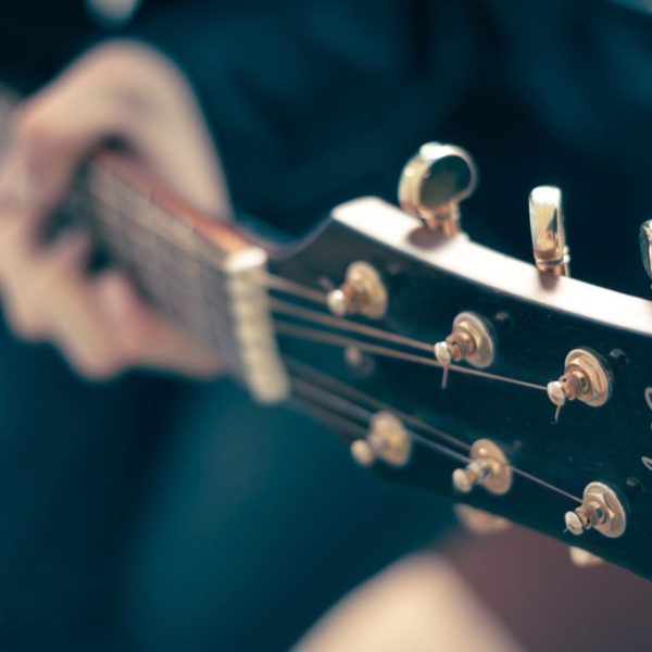 guitar-756322_1920-1